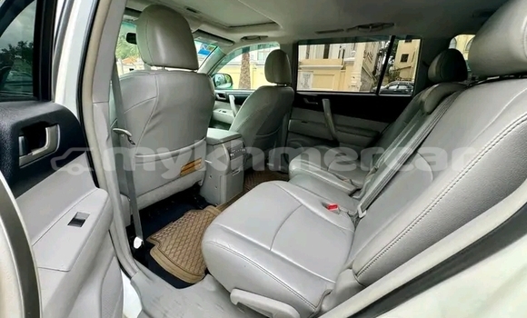 Buy Used Toyota Highlander White Car in Cheom Ksan in Preah Vihear Province Buy Used Toyota Highlander White Car in Cheom Ksan in Preah Vihear Province