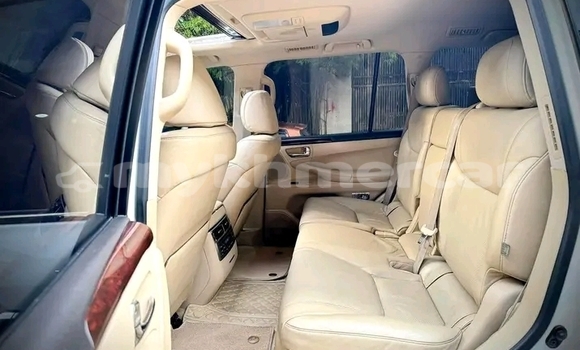 Buy Used Lexus LX 570 White Car in Chbar Mon in Kampong Speu Province Buy Used Lexus LX 570 White Car in Chbar Mon in Kampong Speu Province