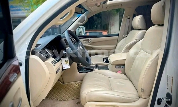 Buy Used Lexus LX 570 White Car in Chbar Mon in Kampong Speu Province Buy Used Lexus LX 570 White Car in Chbar Mon in Kampong Speu Province