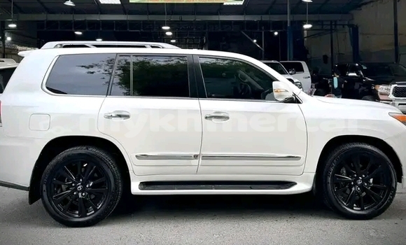 Buy Used Lexus LX 570 White Car in Chbar Mon in Kampong Speu Province Buy Used Lexus LX 570 White Car in Chbar Mon in Kampong Speu Province