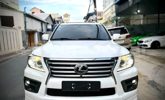 Buy Used Lexus LX 570 White Car in Chbar Mon in Kampong Speu Province Buy Used Lexus LX 570 White Car in Chbar Mon in Kampong Speu Province