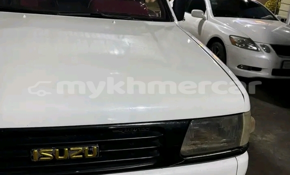 Buy Used Isuzu Axiom White Car in Chbar Mon in Kampong Speu Province Buy Used Isuzu Axiom White Car in Chbar Mon in Kampong Speu Province