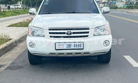 Buy Used Toyota Highlander White Car in Chbar Mon in Kampong Speu Province Buy Used Toyota Highlander White Car in Chbar Mon in Kampong Speu Province