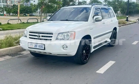 Buy Used Toyota Highlander White Car in Chbar Mon in Kampong Speu Province Buy Used Toyota Highlander White Car in Chbar Mon in Kampong Speu Province