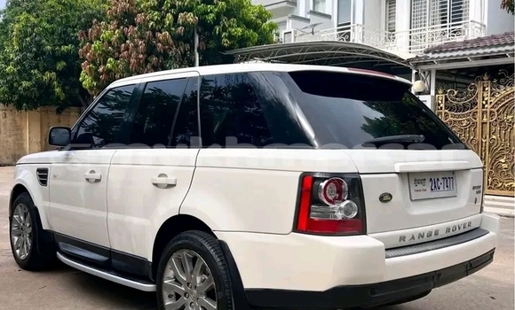 Buy Used Range Rover Evoque White Car in Chbar Mon in Kampong Speu Province Buy Used Range Rover Evoque White Car in Chbar Mon in Kampong Speu Province