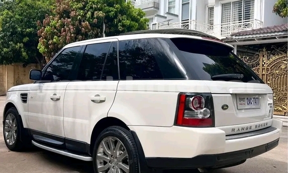 Buy Used Range Rover Evoque White Car in Chbar Mon in Kampong Speu Province Buy Used Range Rover Evoque White Car in Chbar Mon in Kampong Speu Province