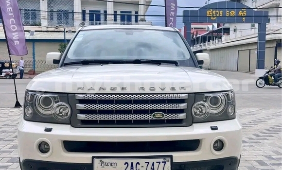 Buy Used Range Rover Evoque White Car in Chbar Mon in Kampong Speu Province Buy Used Range Rover Evoque White Car in Chbar Mon in Kampong Speu Province