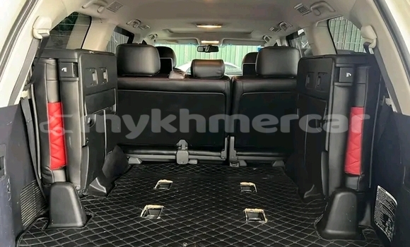Buy Used Toyota Land Cruiser White Car in Cheom Ksan in Preah Vihear Province Buy Used Toyota Land Cruiser White Car in Cheom Ksan in Preah Vihear Province