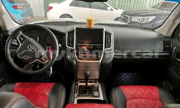 Buy Used Toyota Land Cruiser White Car in Cheom Ksan in Preah Vihear Province Buy Used Toyota Land Cruiser White Car in Cheom Ksan in Preah Vihear Province