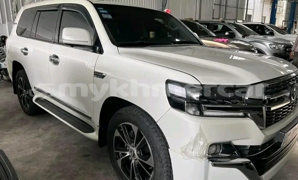 Buy Used Toyota Land Cruiser White Car in Cheom Ksan in Preah Vihear Province Buy Used Toyota Land Cruiser White Car in Cheom Ksan in Preah Vihear Province