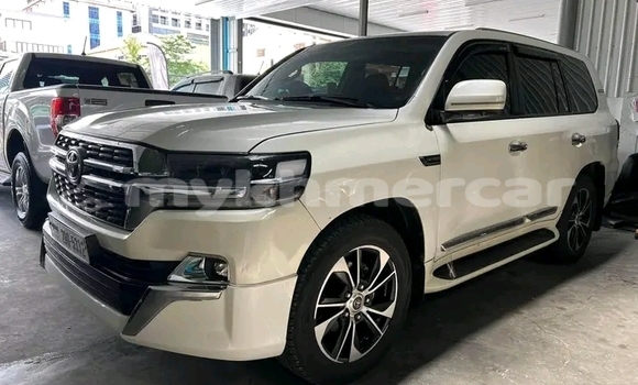 Buy Used Toyota Land Cruiser White Car in Cheom Ksan in Preah Vihear Province Buy Used Toyota Land Cruiser White Car in Cheom Ksan in Preah Vihear Province