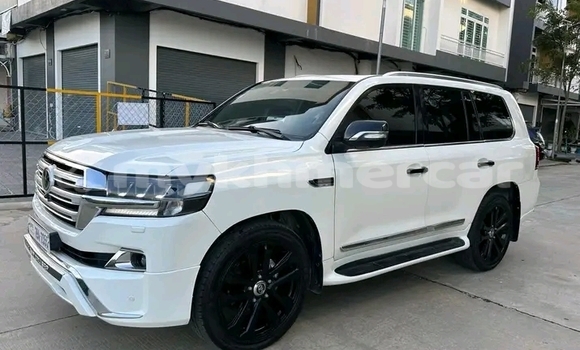 Buy Used Toyota Land Cruiser White Car in Dăm Thnăm in Kampot Province Buy Used Toyota Land Cruiser White Car in Dăm Thnăm in Kampot Province