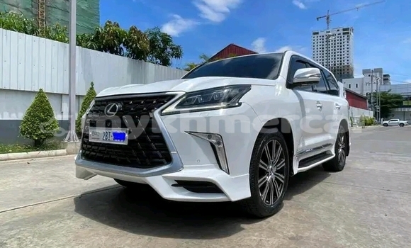 Buy Used Lexus LX 570 White Car in Cheom Ksan in Preah Vihear Province Buy Used Lexus LX 570 White Car in Cheom Ksan in Preah Vihear Province