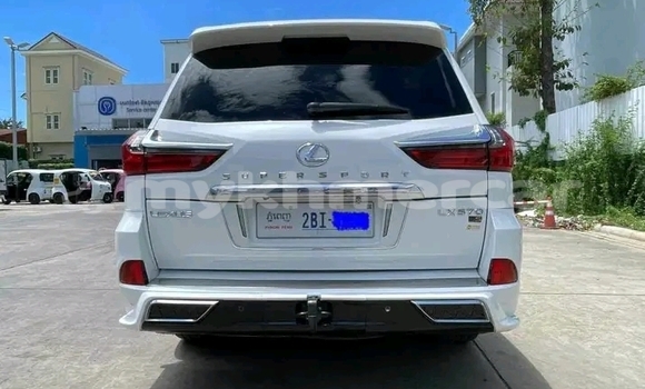 Buy Used Lexus LX 570 White Car in Cheom Ksan in Preah Vihear Province Buy Used Lexus LX 570 White Car in Cheom Ksan in Preah Vihear Province
