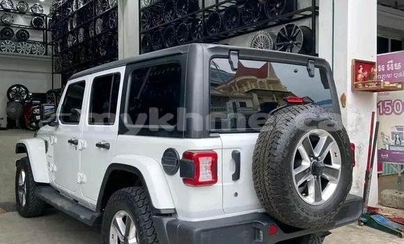 Buy Used Jeep Wrangler White Car in Thmar Kol in Battambang Province Buy Used Jeep Wrangler White Car in Thmar Kol in Battambang Province