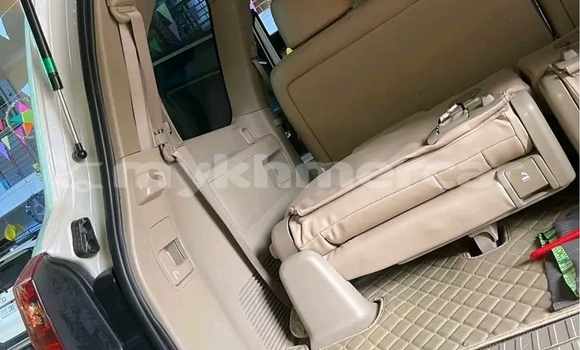 Buy Used Toyota Land Cruiser White Car in Cheom Ksan in Preah Vihear Province