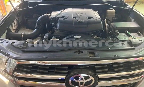 Buy Used Toyota Land Cruiser White Car in Cheom Ksan in Preah Vihear Province Buy Used Toyota Land Cruiser White Car in Cheom Ksan in Preah Vihear Province