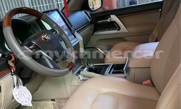 Buy Used Toyota Land Cruiser White Car in Cheom Ksan in Preah Vihear Province Buy Used Toyota Land Cruiser White Car in Cheom Ksan in Preah Vihear Province