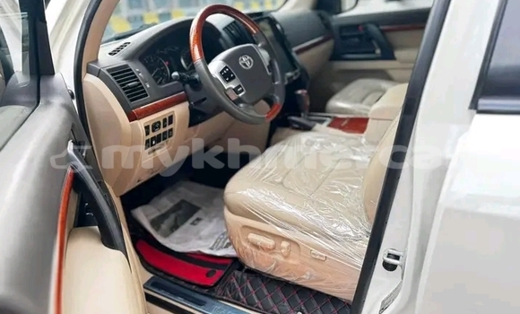 ទិញ បានប្រើ Toyota Land Cruiser White ឡាន} ក្នុង Kratié ក្នុង Kratié Province ទិញ បានប្រើ Toyota Land Cruiser White ឡាន} ក្នុង Kratié ក្នុង Kratié Province