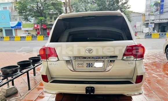 ទិញ បានប្រើ Toyota Land Cruiser White ឡាន} ក្នុង Kratié ក្នុង Kratié Province ទិញ បានប្រើ Toyota Land Cruiser White ឡាន} ក្នុង Kratié ក្នុង Kratié Province