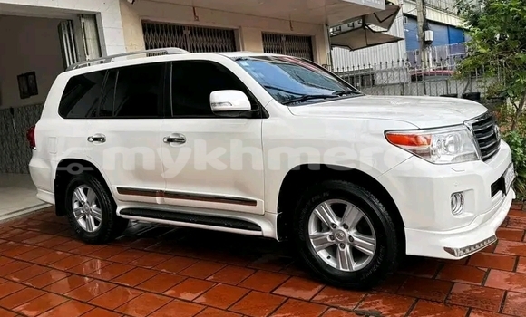 ទិញ បានប្រើ Toyota Land Cruiser White ឡាន} ក្នុង Kratié ក្នុង Kratié Province ទិញ បានប្រើ Toyota Land Cruiser White ឡាន} ក្នុង Kratié ក្នុង Kratié Province