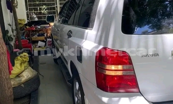 ទិញ បានប្រើ Toyota Highlander White ឡាន} ក្នុង Khŭm Sráng ក្នុង Kampong Speu Province ទិញ បានប្រើ Toyota Highlander White ឡាន} ក្នុង Khŭm Sráng ក្នុង Kampong Speu Province