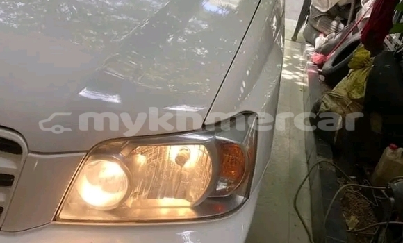 ទិញ បានប្រើ Toyota Highlander White ឡាន} ក្នុង Khŭm Sráng ក្នុង Kampong Speu Province ទិញ បានប្រើ Toyota Highlander White ឡាន} ក្នុង Khŭm Sráng ក្នុង Kampong Speu Province