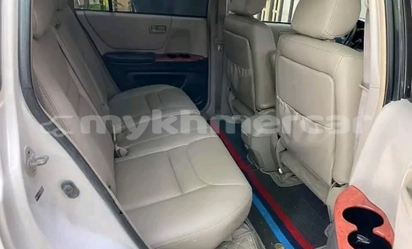 ទិញ បានប្រើ Toyota Highlander White ឡាន} ក្នុង Khŭm Sráng ក្នុង Kampong Speu Province ទិញ បានប្រើ Toyota Highlander White ឡាន} ក្នុង Khŭm Sráng ក្នុង Kampong Speu Province