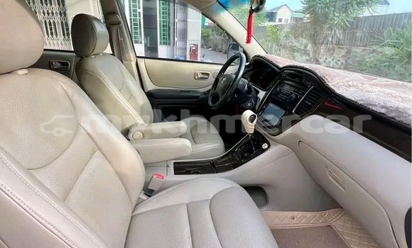 Acheter Occasion Voiture Toyota Highlander Autre à Cheom Ksan, Preah Vihear Province Acheter Occasion Voiture Toyota Highlander Autre à Cheom Ksan, Preah Vihear Province