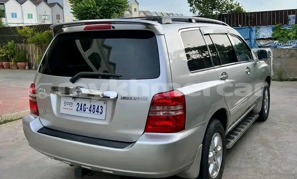 Acheter Occasion Voiture Toyota Highlander Autre à Cheom Ksan, Preah Vihear Province Acheter Occasion Voiture Toyota Highlander Autre à Cheom Ksan, Preah Vihear Province