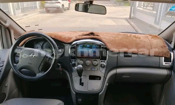 Acheter Occasion Voiture Toyota Noah Blanc à Cheom Ksan, Preah Vihear Province Acheter Occasion Voiture Toyota Noah Blanc à Cheom Ksan, Preah Vihear Province