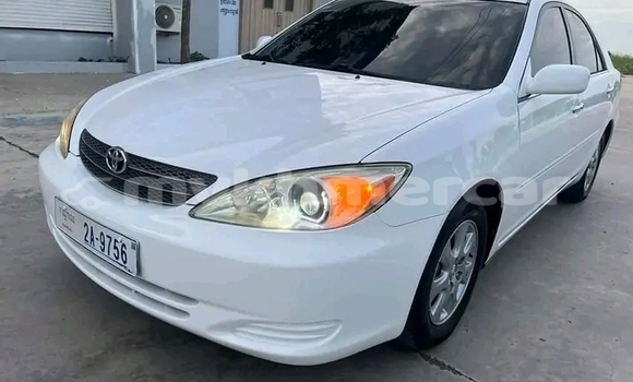 Acheter Occasion Voiture Toyota Camry Blanc à Mongkol Borey, Banteay Meanchey Province Acheter Occasion Voiture Toyota Camry Blanc à Mongkol Borey, Banteay Meanchey Province