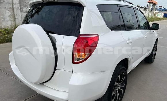 Buy Used Toyota RAV4 White Car in Chbar Mon in Kampong Speu Province Buy Used Toyota RAV4 White Car in Chbar Mon in Kampong Speu Province