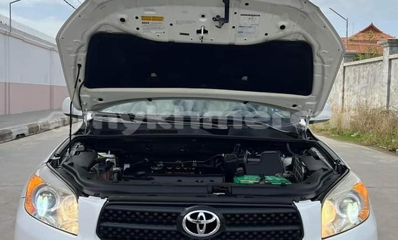 Buy Used Toyota RAV4 White Car in Chbar Mon in Kampong Speu Province Buy Used Toyota RAV4 White Car in Chbar Mon in Kampong Speu Province