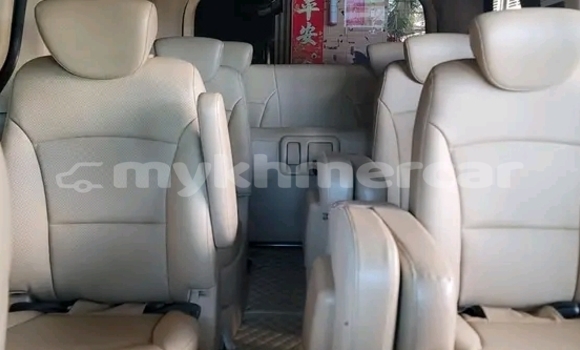 Acheter Occasion Voiture Hyundai H1 Blanc à Cheom Ksan, Preah Vihear Province Acheter Occasion Voiture Hyundai H1 Blanc à Cheom Ksan, Preah Vihear Province