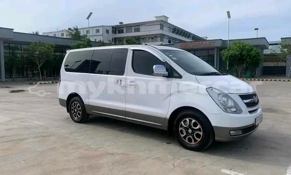 Acheter Occasion Voiture Hyundai H1 Blanc à Cheom Ksan, Preah Vihear Province Acheter Occasion Voiture Hyundai H1 Blanc à Cheom Ksan, Preah Vihear Province