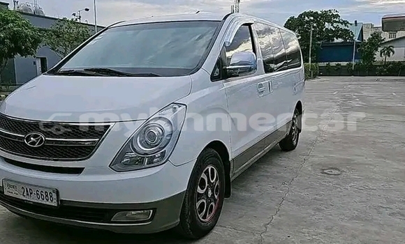 Acheter Occasion Voiture Hyundai H1 Blanc à Cheom Ksan, Preah Vihear Province Acheter Occasion Voiture Hyundai H1 Blanc à Cheom Ksan, Preah Vihear Province