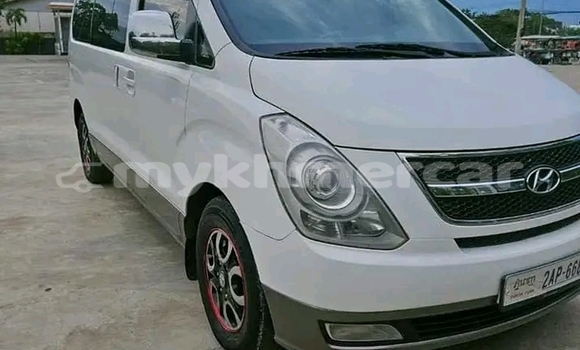 Acheter Occasion Voiture Hyundai H1 Blanc à Cheom Ksan, Preah Vihear Province Acheter Occasion Voiture Hyundai H1 Blanc à Cheom Ksan, Preah Vihear Province