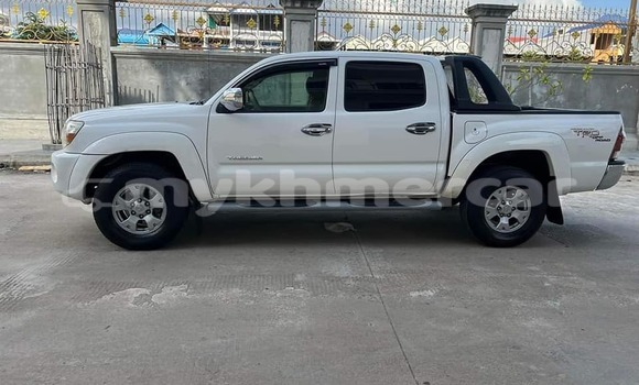 Buy Used Toyota Tacoma White Car in Battambang in Battambang Province Buy Used Toyota Tacoma White Car in Battambang in Battambang Province