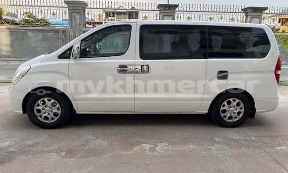 Buy Used Hyundai Starex White Car in Chbar Mon in Kampong Speu Province Buy Used Hyundai Starex White Car in Chbar Mon in Kampong Speu Province