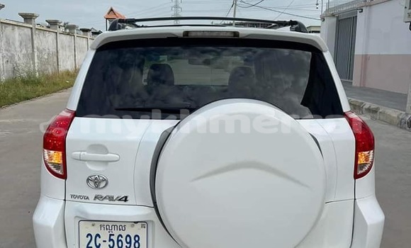 Buy Used Toyota RAV4 White Car in Chbar Mon in Kampong Speu Province Buy Used Toyota RAV4 White Car in Chbar Mon in Kampong Speu Province