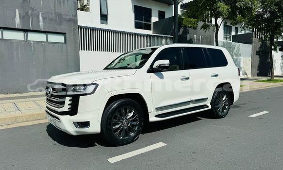 Buy Used Toyota Land Cruiser White Car in Chbar Mon in Kampong Speu Province Buy Used Toyota Land Cruiser White Car in Chbar Mon in Kampong Speu Province