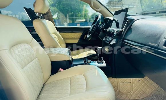 Buy Used Toyota Land Cruiser White Car in Chbar Mon in Kampong Speu Province Buy Used Toyota Land Cruiser White Car in Chbar Mon in Kampong Speu Province