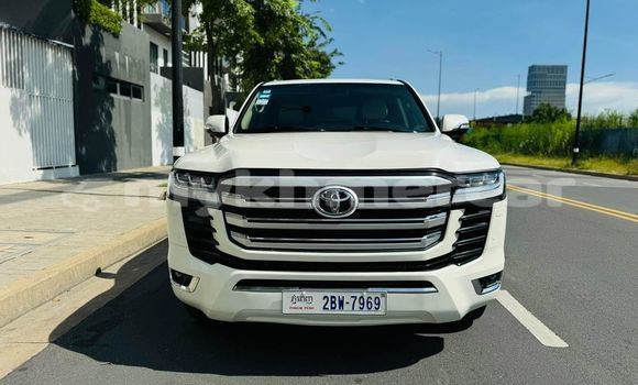 Buy Used Toyota Land Cruiser White Car in Chbar Mon in Kampong Speu Province Buy Used Toyota Land Cruiser White Car in Chbar Mon in Kampong Speu Province