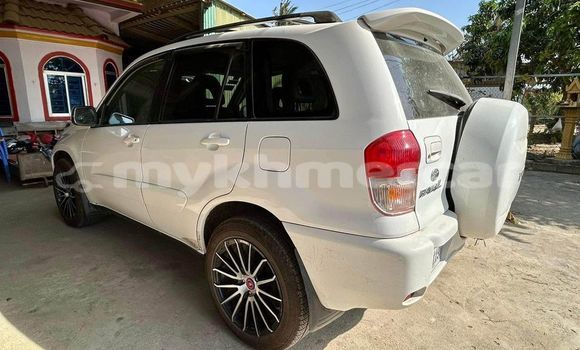 Buy Used Toyota RAV4 White Car in Bavet in Svay Rieng Province Buy Used Toyota RAV4 White Car in Bavet in Svay Rieng Province