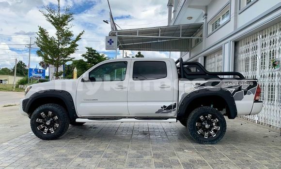 Buy Used Toyota Tacoma White Car in Chbar Mon in Kampong Speu Province Buy Used Toyota Tacoma White Car in Chbar Mon in Kampong Speu Province