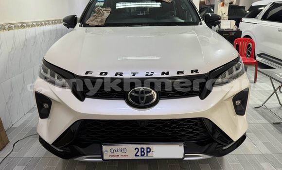 Buy Used Toyota Fortuner White Car in Chbar Mon in Kampong Speu Province Buy Used Toyota Fortuner White Car in Chbar Mon in Kampong Speu Province