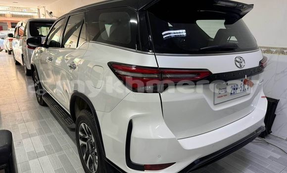 Buy Used Toyota Fortuner White Car in Chbar Mon in Kampong Speu Province Buy Used Toyota Fortuner White Car in Chbar Mon in Kampong Speu Province