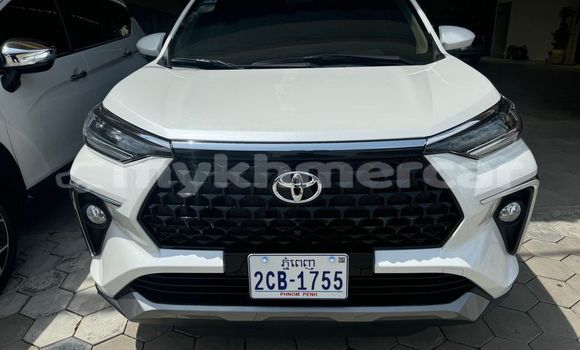 Buy Used Toyota Verso White Car in Chbar Mon in Kampong Speu Province Buy Used Toyota Verso White Car in Chbar Mon in Kampong Speu Province