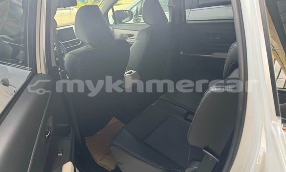 Buy Used Toyota Verso White Car in Chbar Mon in Kampong Speu Province Buy Used Toyota Verso White Car in Chbar Mon in Kampong Speu Province